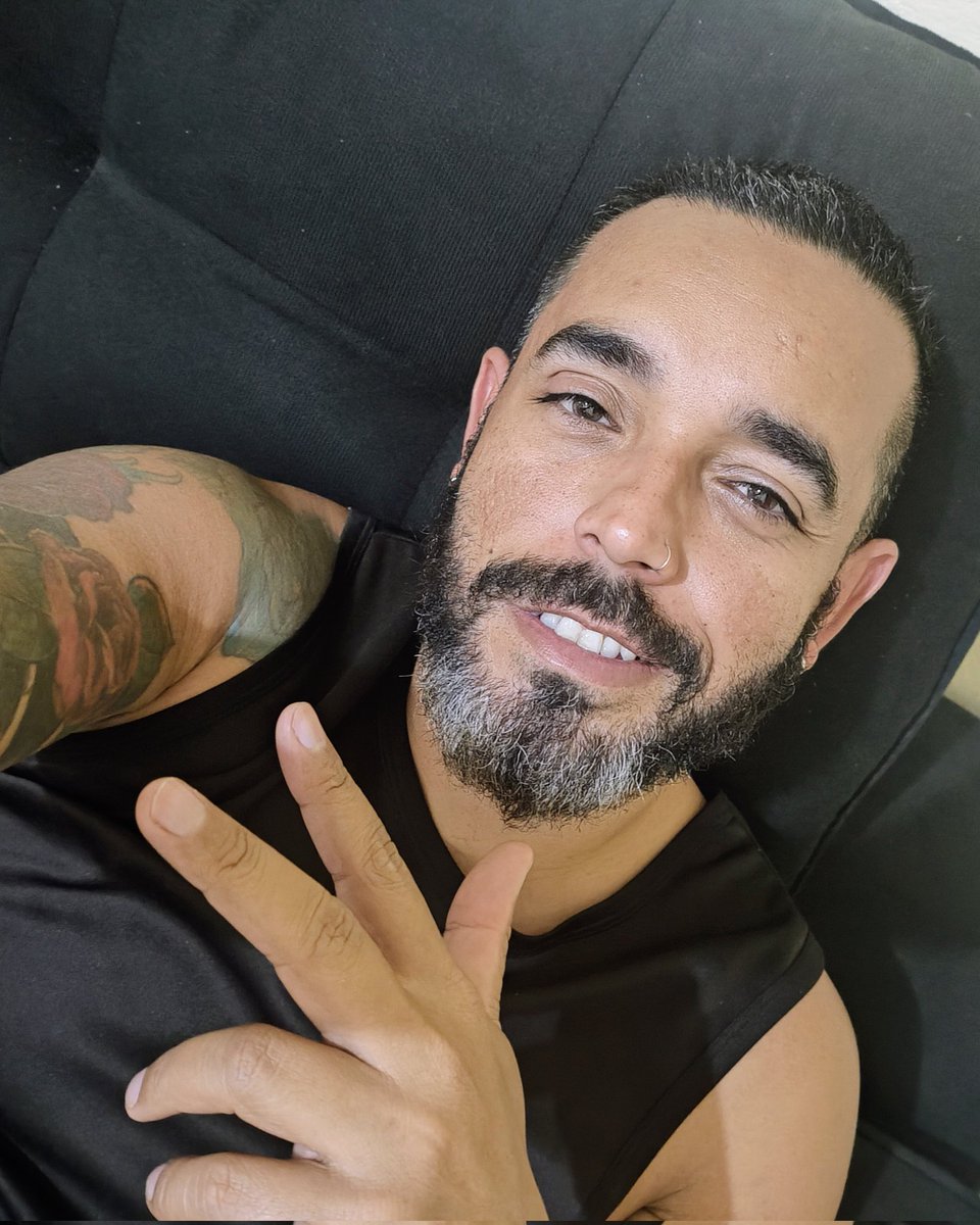 Tivichetti's tweet photo. Sextouuuuu bb https://t.co/fL5nXg66i0