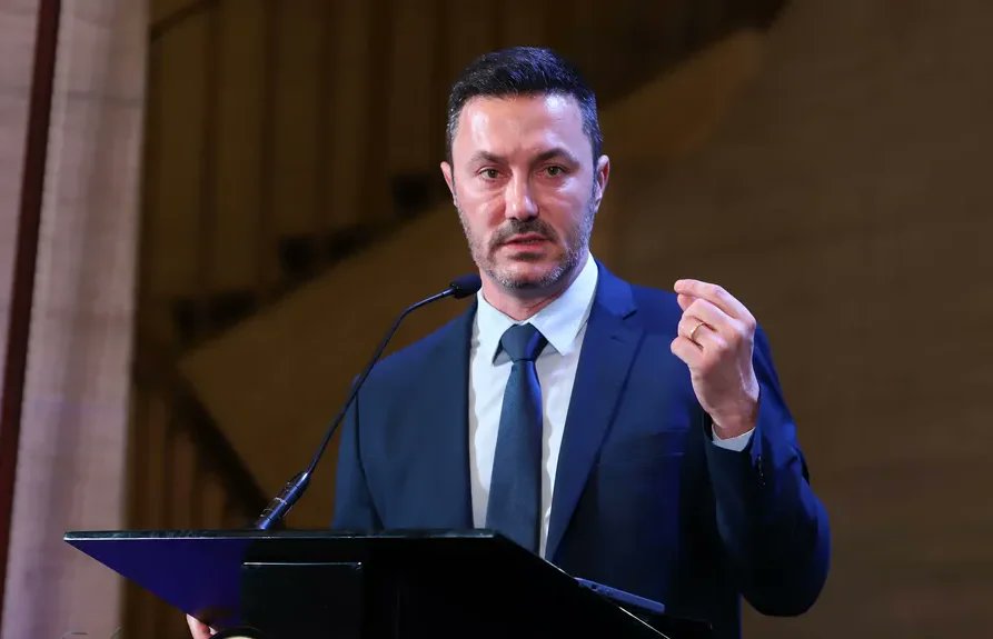 🚨 | #URGENTE | ¿PETRI TAMBIEN? | 🚨 

Crisis en IOSFA: 

Petri en la mira por vínculos con Suizo Argentina.

El ministro de Defensa, Luis Petri, enfrentaría críticas por la crisis del IOSFA, con una deuda de $160.000M y deficiencias en servicios médicos.

Posibles vínculos