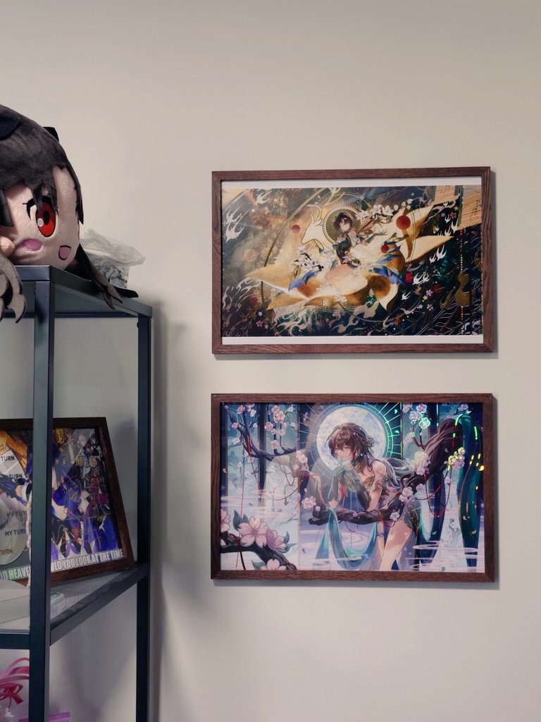 zuikatsu's tweet image. got these foil Ruan Mei prints forever ago (AR2024 and AX I think?) but never got around to framing them
well now here they are!
I believe they are by @ddengart and @jwijaya_art who are both currently at ANYC!