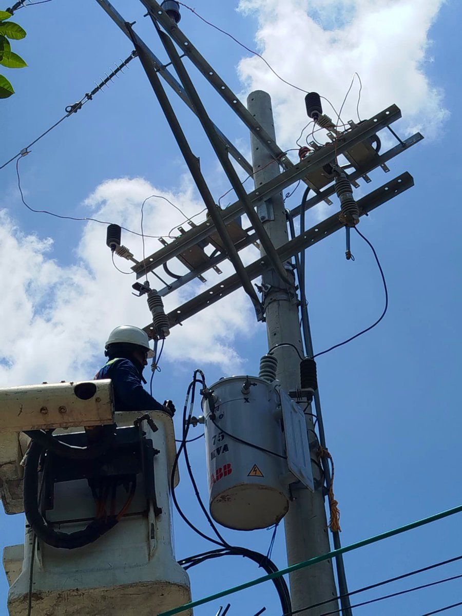 Seis colegios de #Malambo ya cuentan con energía estable y segura

#AlcaldíadeMalambo energizó las IE #Simón Bolívar #AntoniaSantos #EvaRodríguez y #Concord, y puso en servicio transformadores nuevos en #SanSebastián y #Mesolandia.

Avance clave para mejorar la calidad educativa