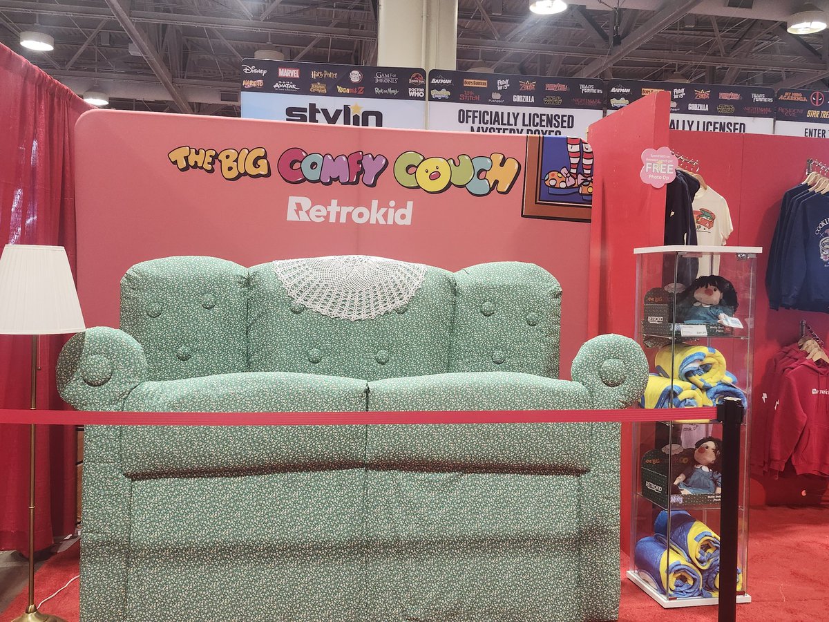 TweetyTea19's tweet photo. I got my vintage #Molly doll autographed by #Loonette aka Alyson Court #TheBigComfyCouch #retrokid @FANEXPOCANADA #Toronto https://t.co/Kx69Suvopt