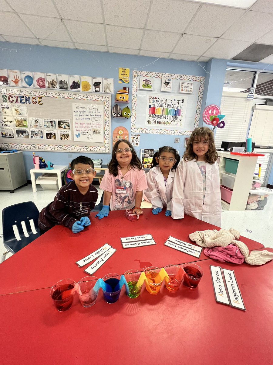 Our Kinder DL students had an exciting science experiment launch today! We made walking rainbows 🌈✨ it is super exhausting doing a science experiment twice in one day but well worth seeing the excitement and hearing all the conversations they had when waiting and observing! 🥹