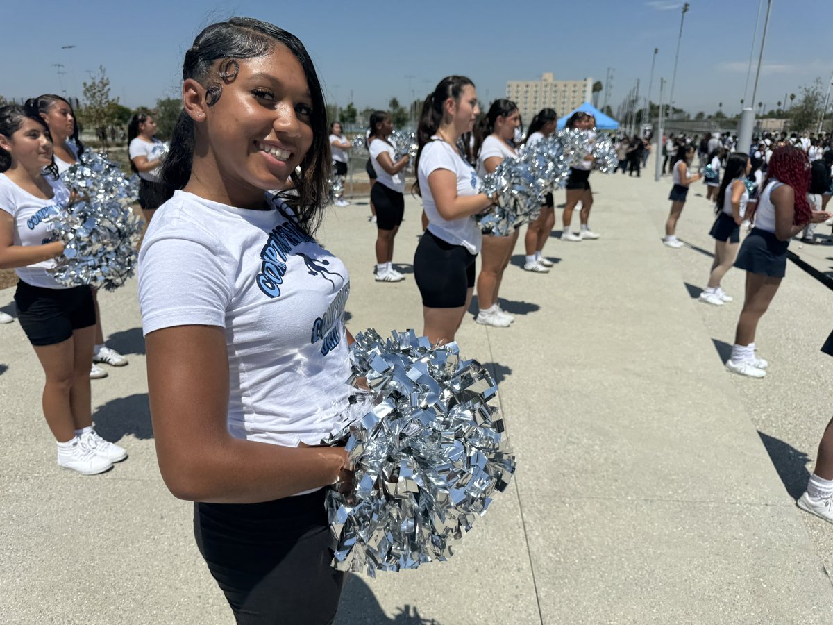 ComptonUnified's tweet photo. ๐ฃ๐ HISTORY today at the brand-new Compton High School! ๐ @MightyTarbabes take the field for their first-ever football gameย at the new campus, vs Rancho Dominguez, and prepped with a spirited pep rally!๐ฅ
#ComptonHighSchool #FridayNightLights #Football #ComptonUnified https://t.co/b8YSEQtOWu