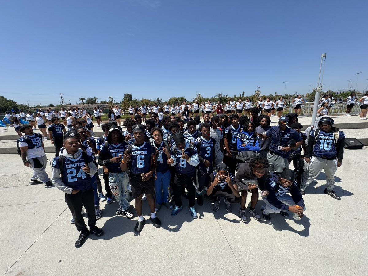 ComptonUnified's tweet photo. ๐ฃ๐ HISTORY today at the brand-new Compton High School! ๐ @MightyTarbabes take the field for their first-ever football gameย at the new campus, vs Rancho Dominguez, and prepped with a spirited pep rally!๐ฅ
#ComptonHighSchool #FridayNightLights #Football #ComptonUnified https://t.co/b8YSEQtOWu