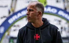 crvg__eduardo's tweet image. Muito triste pra qualquer Vascaíno ver nosso clube sendo sabotado diariamente por um flamenguista que não tem a menor condição de ocupar a posição na qual está.

#forafelipe

Não conseguiu treinar o Bangu, como vai ser diretor técnico do Vasco?