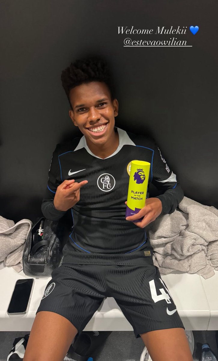 Chelsea_FR_'s tweet photo. 🏆 OFFICIEL : ESTEVÃO WILLIAN EST ÉLU « HOMME DU MATCH » POUR SA PREMIÈRE TITULARISATION AVEC CHELSEA ! ⚫️👏🏼🔥

PAS BESOIN DE TEMPS D’ADAPTATION. 🥵

STARBOY ⭐️💫 https://t.co/bmUEHfBzCP