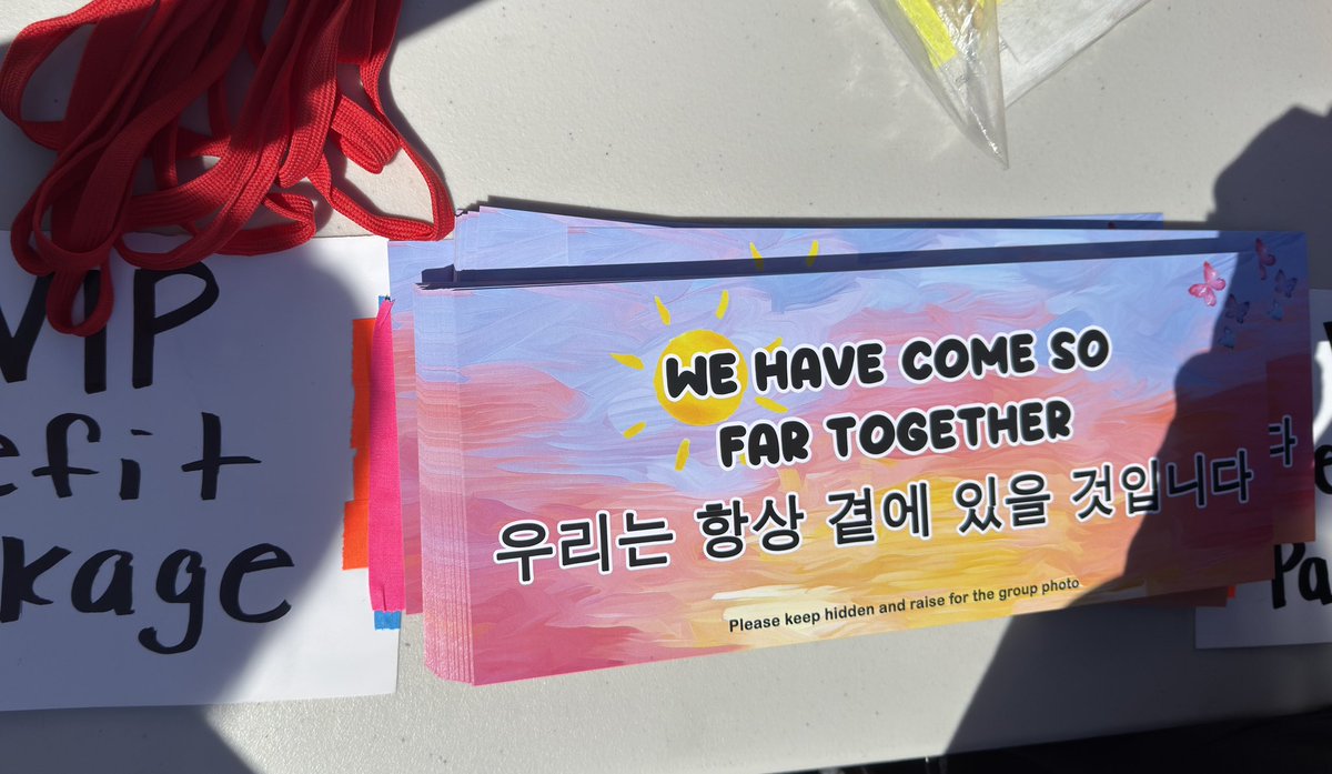OpalInSomnia's tweet photo. Banners are at check in ๐
#UAU #bannerevent #UAU_chicago #UAU_Sanfrancisco #Dreamcatcher_UAU #์ ์์ #์ธ์ธ๋์ #UAUinUSA https://t.co/dSyc4aiCMG