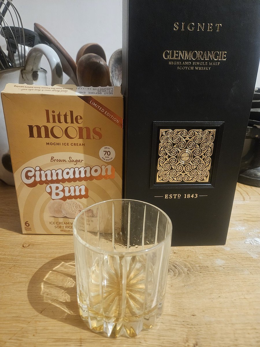 char_mcmanus's tweet photo. Name a more iconic duo https://t.co/j4oVVAxbFg