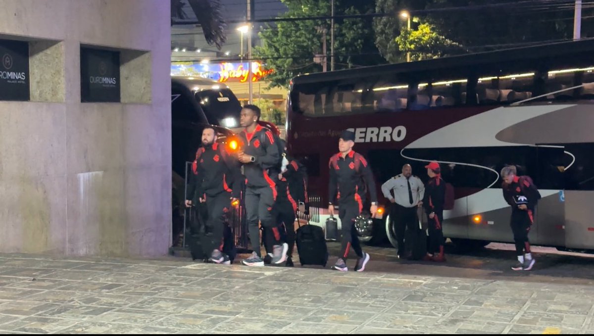 Thiago Stormovski (@_thiagostorm) on Twitter photo Informa o <a href="/jairo_winck/">Repórter Jairo Winck</a>: NENHUM torcedor esteve presente na chegada do Inter em Belo Horizonte. Desde que o colega viaja para cobrir o clube, é a primeira vez que tal situação ocorre. Informa o <a href="/jairo_winck/">Repórter Jairo Winck</a>: NENHUM torcedor esteve presente na chegada do Inter em Belo Horizonte. Desde que o colega viaja para cobrir o clube, é a primeira vez que tal situação ocorre.