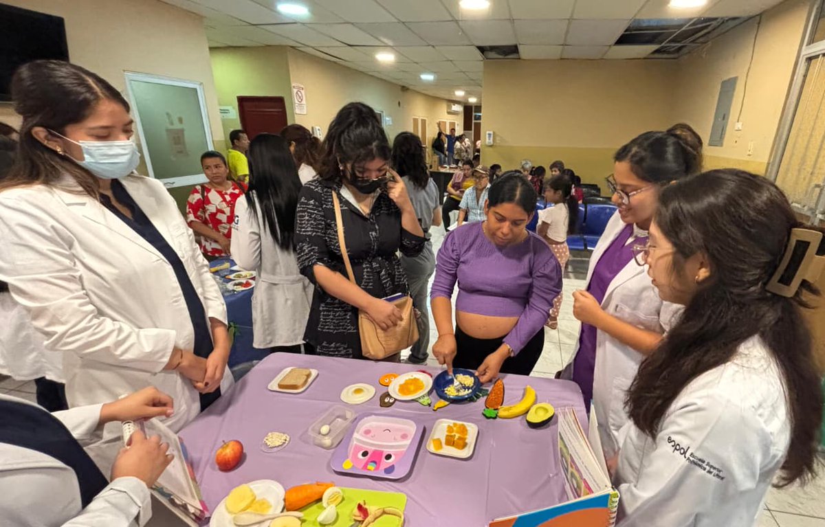 Salud_Guayas's tweet photo. Integrantes del Grupo de Apoyo a la #LactanciaMaterna del Centro de @Salud_Ec #MarthaDeRoldós participan en Taller práctico sobre Alimentación Complementaria y Suplementación con Micronutrientes para para fortalecer el crecimiento y desarrollo infantil.

#ElNuevoEcuador https://t.co/iK1qS1Um1V