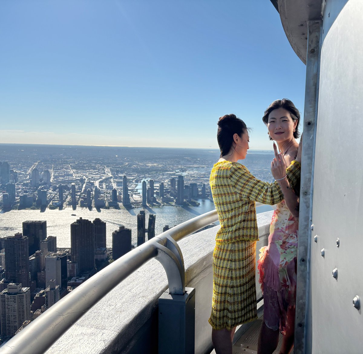 chris appelhans (@dairysnake) on Twitter photo Rumi and Mira on top of the world ✨
thank u <a href="/EmpireStateBldg/">Empire State Building</a>
#KPOPDEMONHUNTERS Rumi and Mira on top of the world ✨
thank u <a href="/EmpireStateBldg/">Empire State Building</a>
#KPOPDEMONHUNTERS
