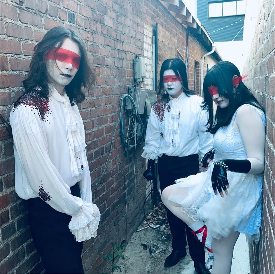 donitadarks's tweet photo. 𝔄𝔰í 𝔠𝔬𝔪𝔬 𝔢𝔵𝔦𝔰𝔱𝔢 𝔢𝔩 𝔨-𝔭𝔬𝔭, 𝔱𝔞𝔪𝔟𝔦é𝔫 𝔢𝔵𝔦𝔰𝔱𝔢 𝔢𝔩 𝔨-𝔤𝔬𝔱𝔥 "𝔓𝔞𝔰𝔱 𝔰𝔢𝔩𝔣" 😍 𝔶 𝔭𝔯𝔦𝔫𝔠𝔦𝔭𝔞𝔩𝔪𝔢𝔫𝔱𝔢 𝔰𝔢 𝔦𝔫𝔣𝔩𝔲𝔢𝔫𝔠𝔦𝔞𝔯𝔬𝔫 𝔡𝔢𝔰𝔡𝔢 𝔐𝔞𝔩𝔦𝔠𝔢 𝔐𝔦𝔷𝔢𝔯. 😌🖤🦇
#PastSelf #kgoth #kgothfan #koreangothic #goth #gothic https://t.co/gW0KpziNsl