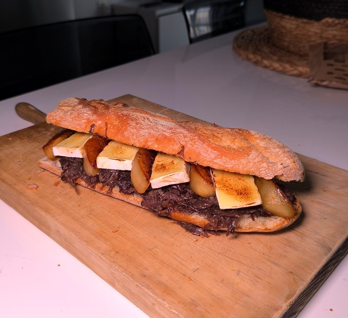 Con el comienzo de la Liga, también di comienzo a la segunda temporada de mi serie de La Liga de Los Bocadillos, donde para cada partido en Mestalla me hago un bocadillo diferente. El año pasado gustó muchísimo y espero que este no se quede atrás. El primero de este año ⬇️⬇️⬇️⬇️