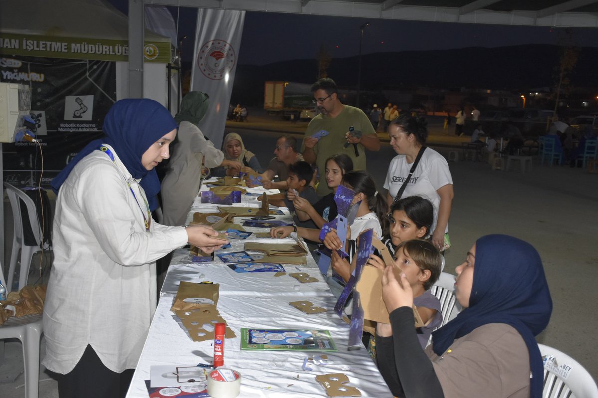 🌌Karacabey LongozFest 2025’in büyüleyici Perseid Meteor Yağmuru etkinliğinin ilk gecesinde; Prof. Dr. Ahmet Talat Saygaç, Doç. Dr. Tolga Güver, Prof. Dr. Faruk Soyduğan ve hemşehrilerimizle gökyüzüne bakarak festivale start verdik 🚀🔭

#LongozFest2025 #PerseidMeteorYağmuru
