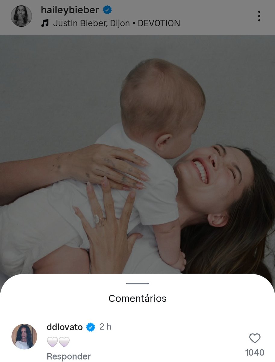 Demi Lovato comentou na publicação de Hailey Bieber comemorando o aniversário de um ano do seu filho com Justin Bieber, Jack Blues. 🩵