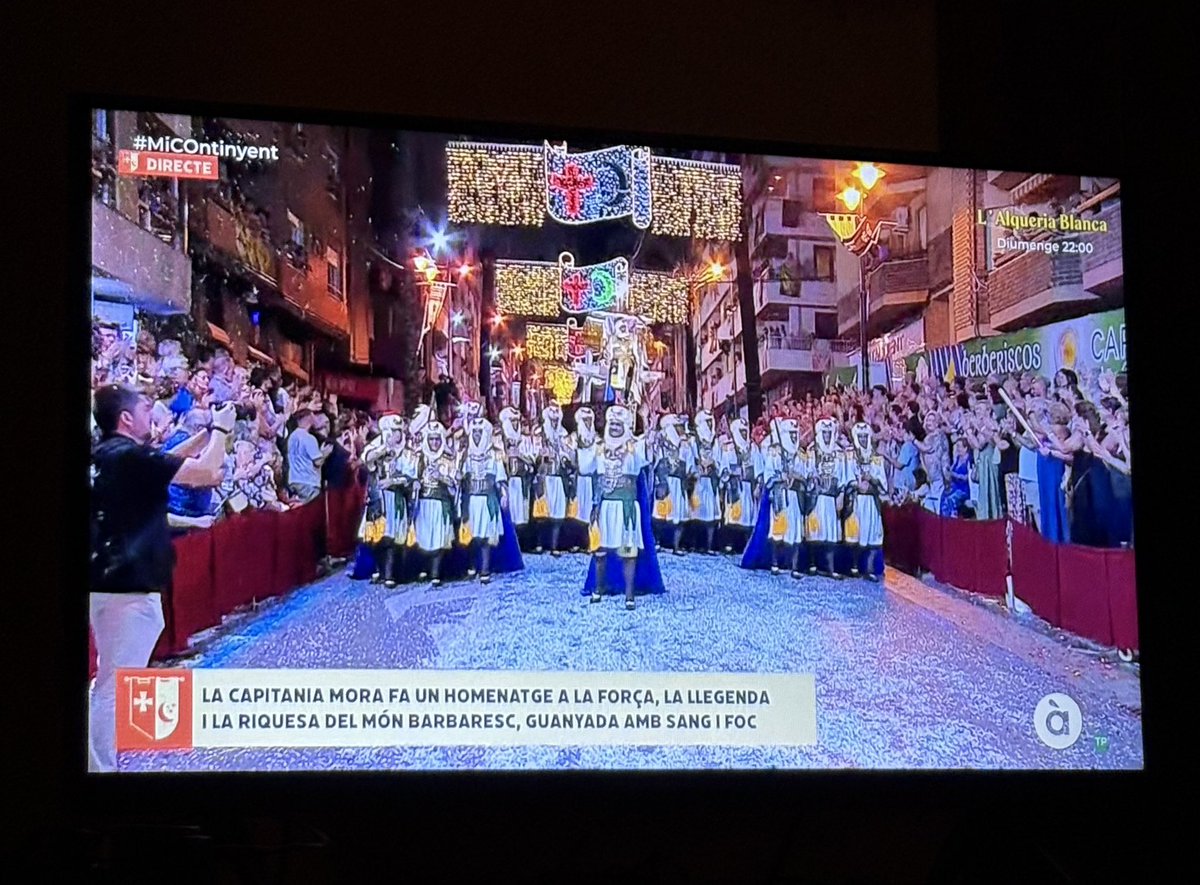 #MIContinyent vegent en <a href="/apunt_media/">À Punt</a> l’entrada des de Piles.