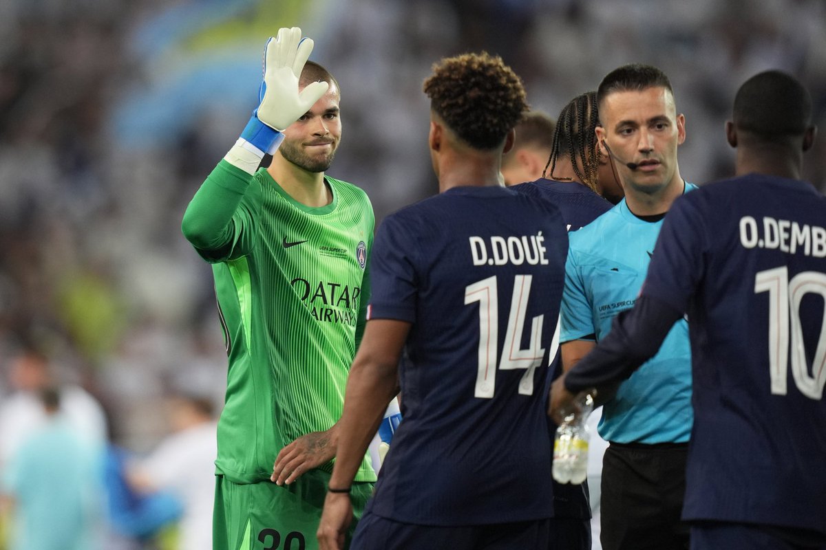 ChevalierVibes's tweet image. En tout cas, Lucas doit tellement se faire chier sur le terrain... Ces stats seront publiées plus tard... 

Mais ça sera quasiment les mêmes que face à Nantes.