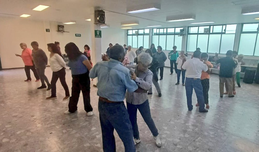IMSSedomexote's tweet photo. En #IMSSEdomexOriente nos interesa también tu bienestar social, acude a nuestra iniciación artística con clase de baile de salón 💃🏻 en nuestro Centro de Seguridad Social #Chalco. ¡Te esperamos! https://t.co/2m2H7Gu1c2