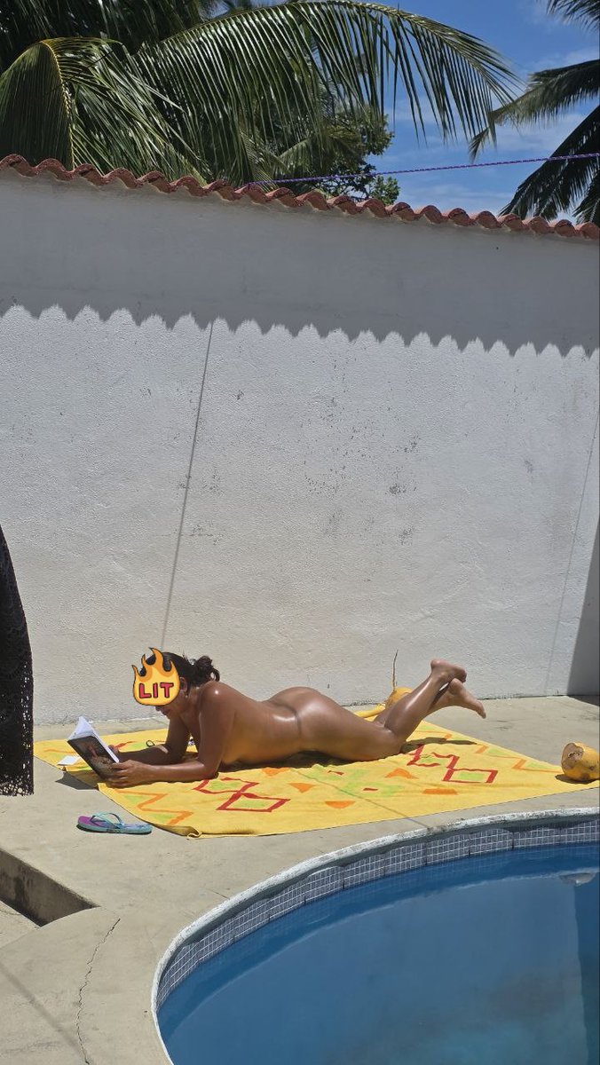 GoyaWicho's tweet photo. Nada como una buena lectura bajo el sol ๐!
.
.
#hotwife #hottits #hotass #hotbody #nude #nudeatpool https://t.co/nADeVa8UzD