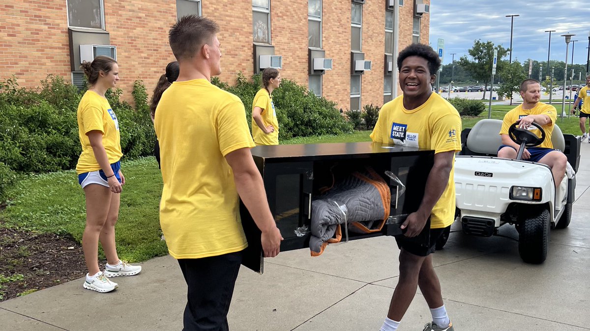 GoJacksWrestle's tweet photo. Jacks helping Jacks π€
#meetstate https://t.co/FYroJiE5xR
