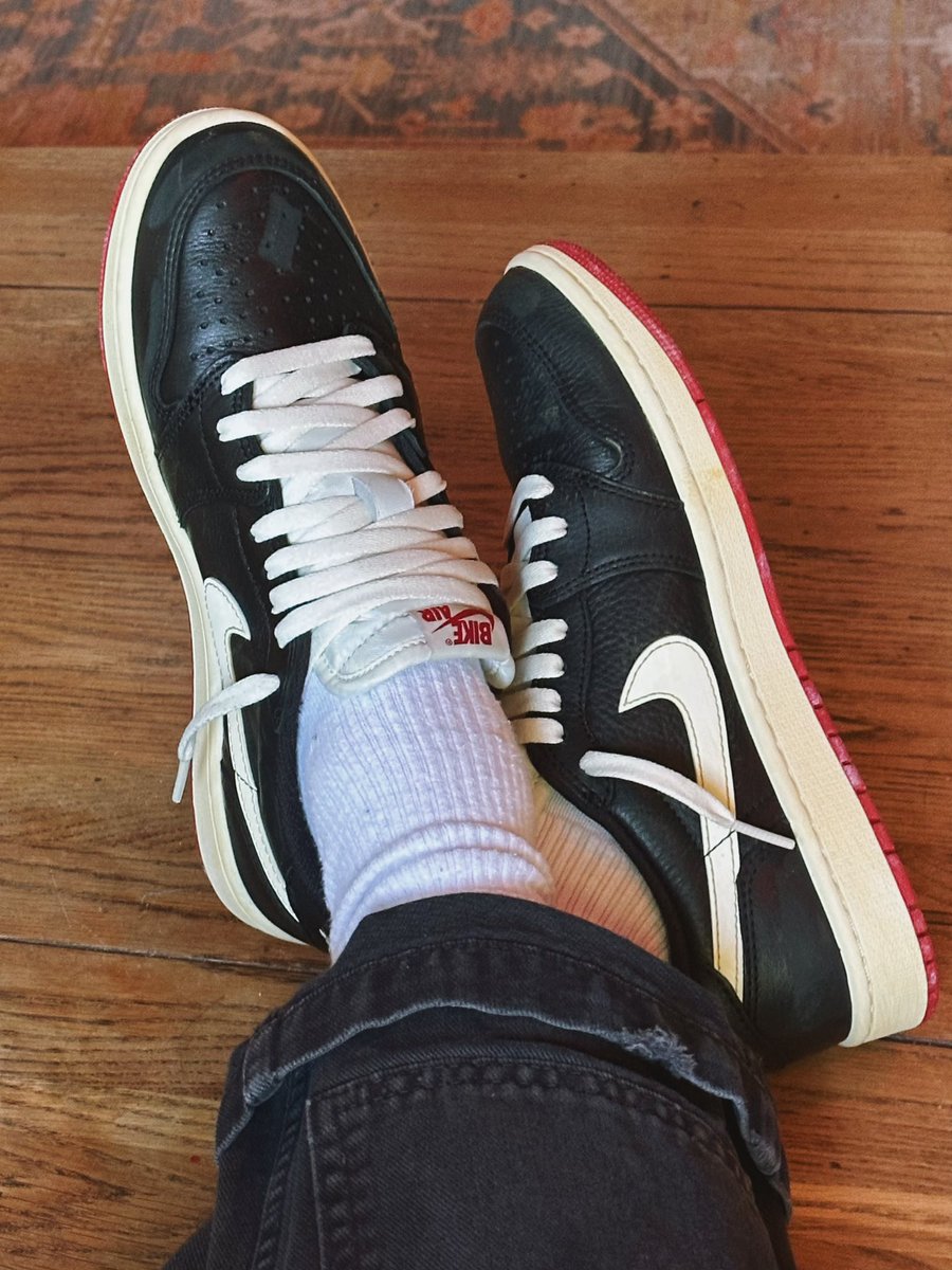 Everything on go. 🚲 #bikeair #nike #betterwithtime #jordan #airjordan1low