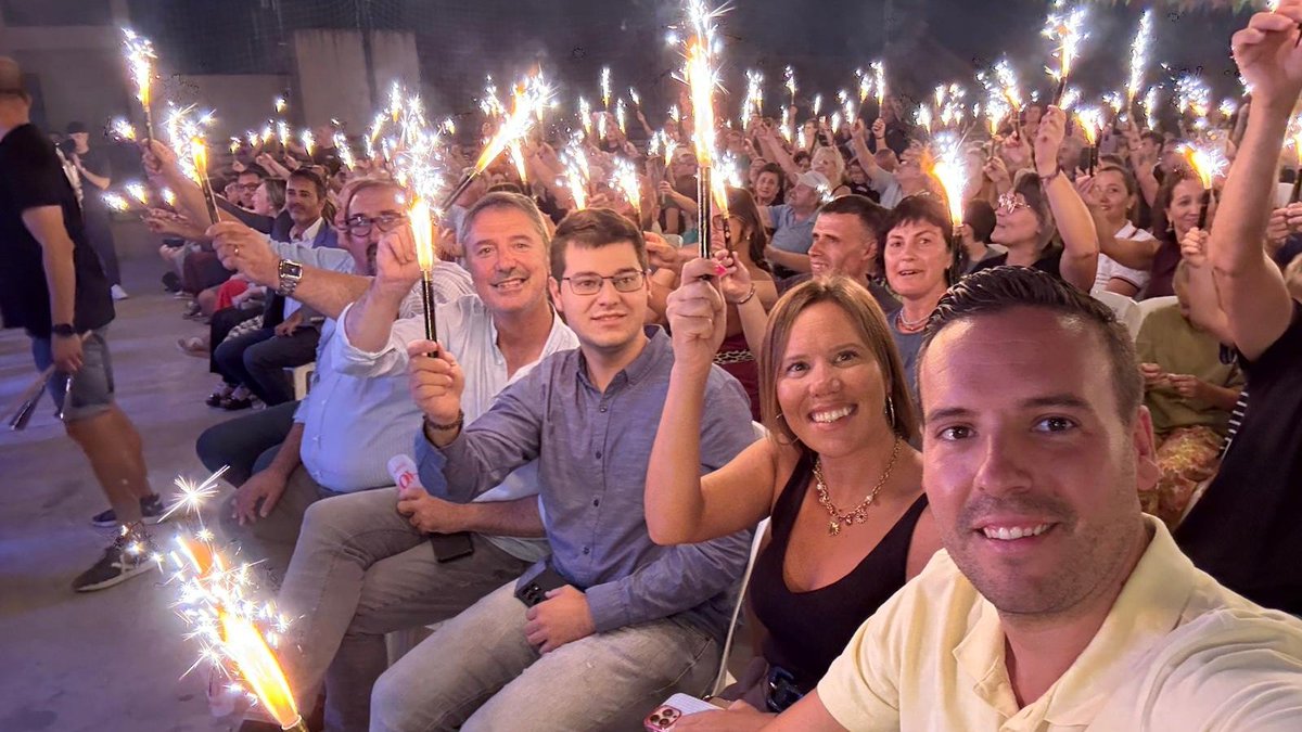 Avui hem acompanyat a <a href="/LoGolafre/">Lo Golafre</a> en l'acte de celebració del seu 40è aniversari. Una entitat que, tot i tenir des de fa uns anys la seu a l'Espai Cultural Joan Moreira, sempre ha estat i vol seguir estant vinculada al barri de #Remolins, com avui hem vist! Per molts més! #Tortosa