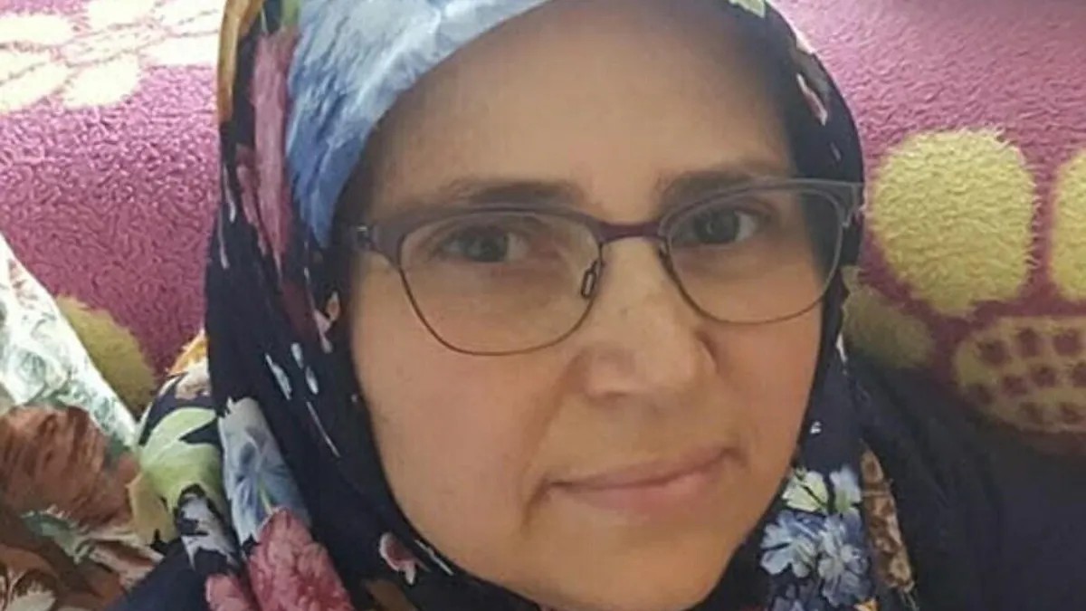 4 çocuk annesi bu kadın dün köpeklerden kaçarken bir aracın altında can verdi! 😓

❌ Valilik teyakkuza geçmedi.
❌ Belediye açıklama yapmadı.
❌ Bakanlık devreye girmedi.
❌ Halkçı medya umursamadı.
❌ STK'lar eylem yapmadı.
❌ Savcılar hesap sormadı.

🇹🇷 Türk Milleti, UYAN!