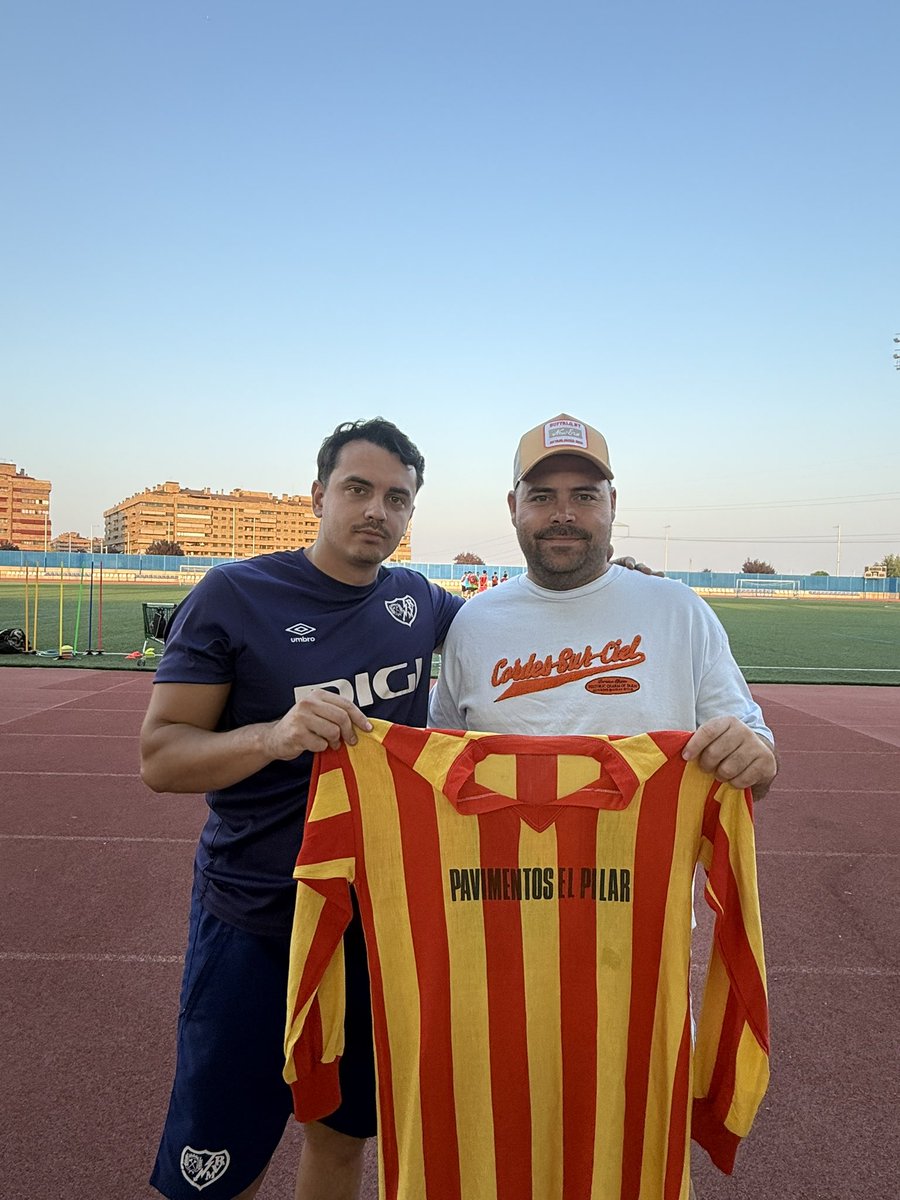 🔴🟡FICHAJE!!

El muro del Seseña tiene nuevo ladrillo 🧱🔴🟡
⚽ Pablo Blázquez llega para reforzar la defensa.
➡️ Pasado en Rayo Vallecano B y Atlético Casarrubuelos.

¡Bienvenido a la fortaleza del #CienAños! 💯