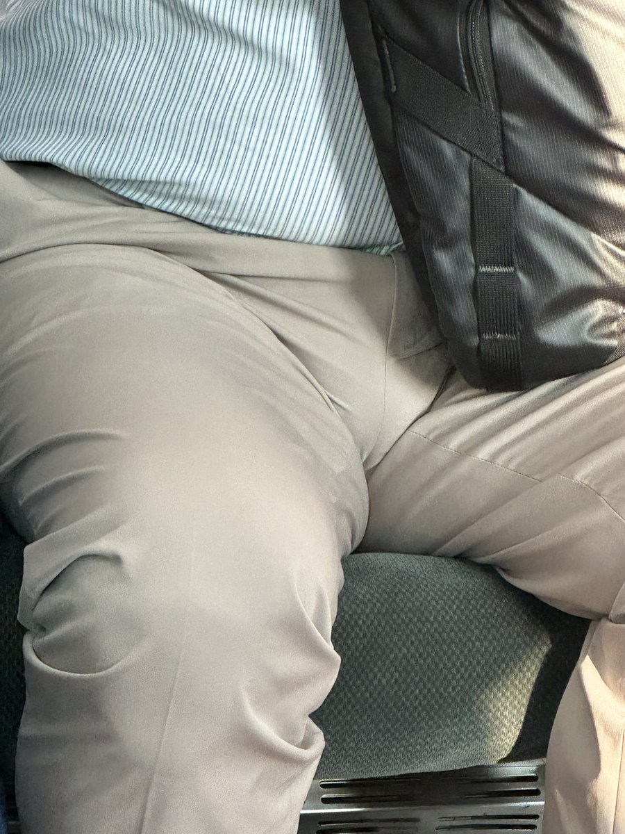 朝からイケオジのモコリを見れて、今日は良いかとがありそうですねー😂