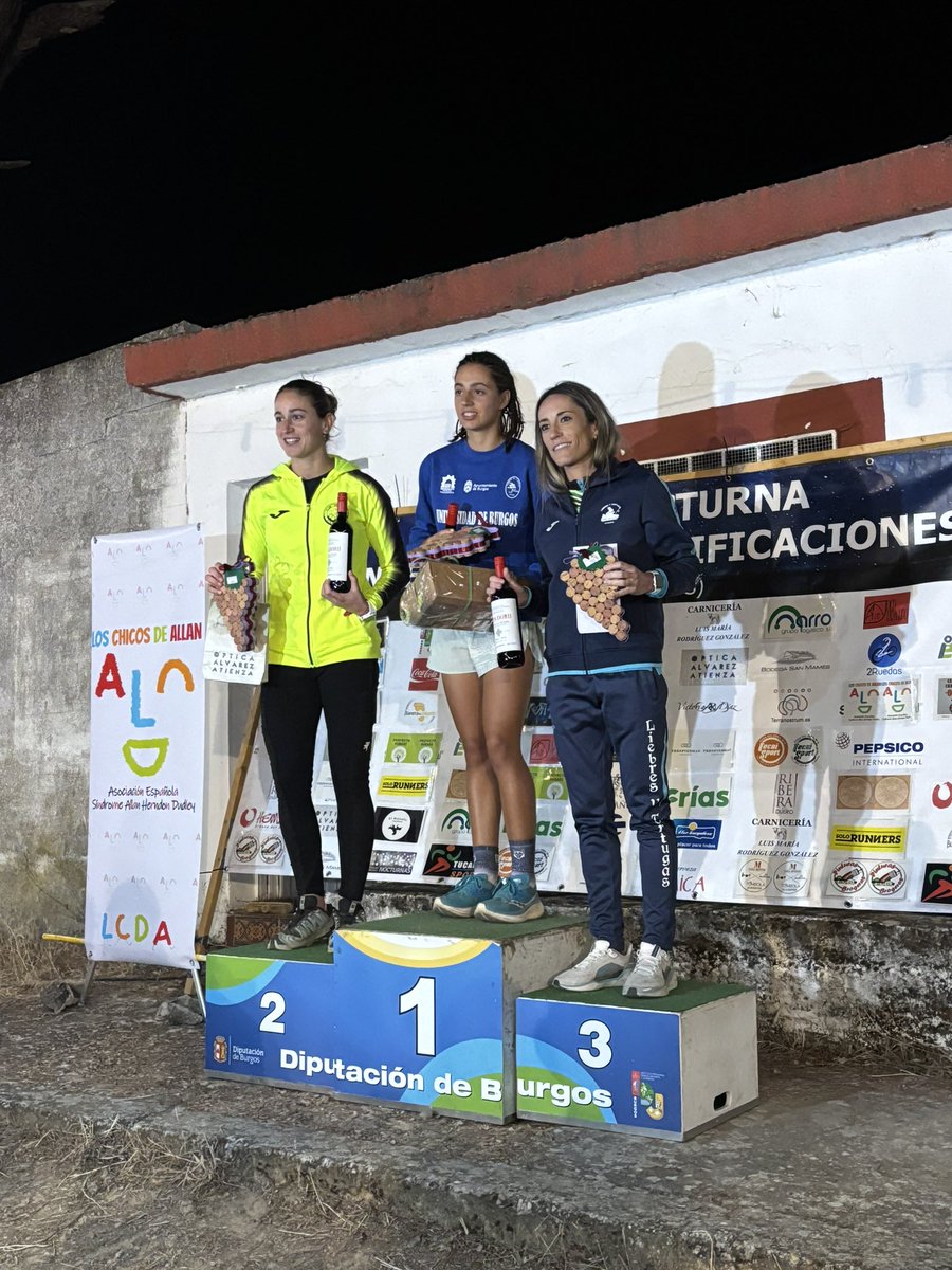 picotaragudo's tweet photo. Y aquí está el podium femenino de la #nocturnafuentecen, gran nivel👏🏻👏🏻
🥇Alejandra Ortuño Abad (35:10’)
🥈Sara belen Ruiperez Carro
🥉Rebeca del Álamo Carbonero https://t.co/GXCWlwU2DZ