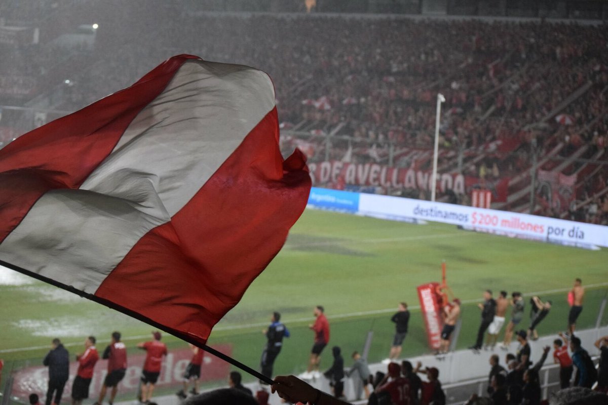 Y en medio de un gran combate, flameara nuestra bandera.

Contra la marea, el periodismo, AFA, CONMEBOL, propios y extraños.
Somos solo nosotros contra todos.