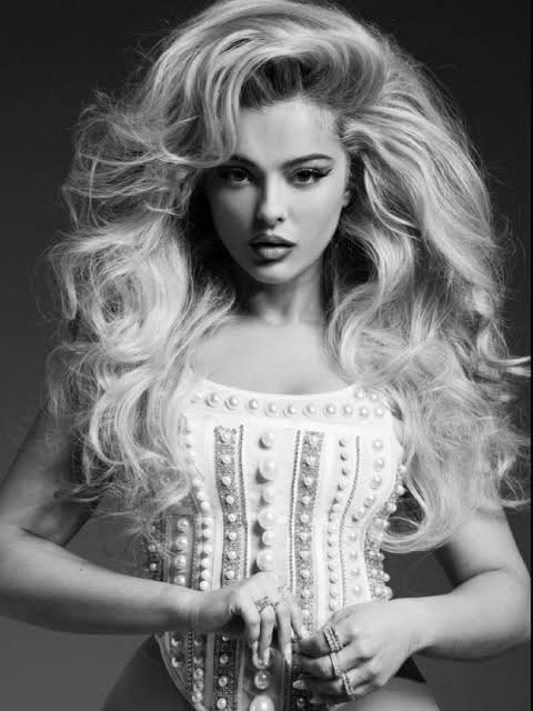 RexhaBrasil's tweet photo. Legend! @BebeRexha é uma dos poucos artistas de todos os tempos a ter êxito musical em 4 gêneros diferentes!

Ela possui a maior canção country do SÉCULO, maior dance da DÉCADA, a mais JOVEM da história a entrar no Hall Of Fame Songwriters por uma Hip Hop, além do Rock and Roll https://t.co/29iUdbnpus