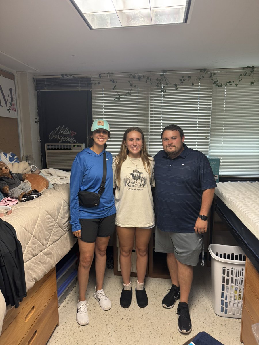 Our Fab 5 Freshmen are all moved in 🎉