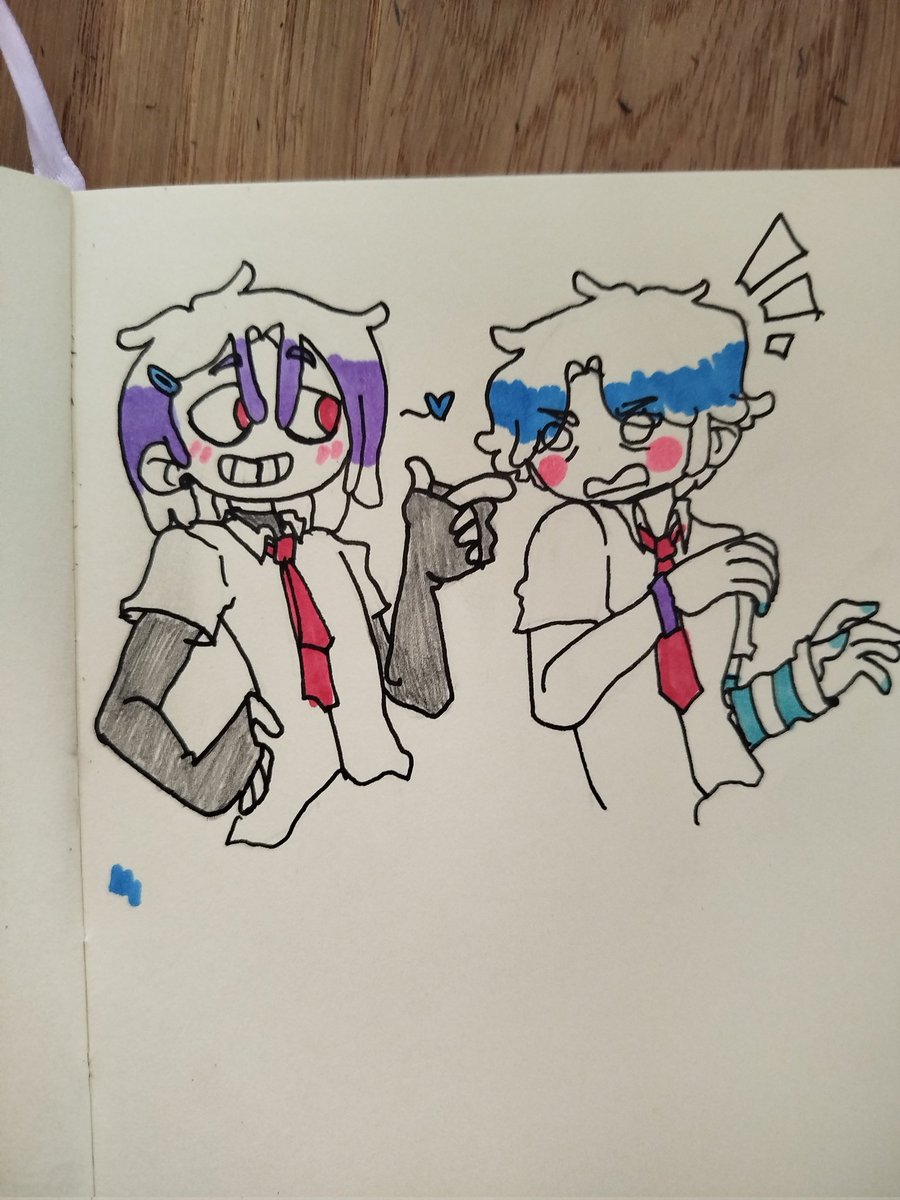 salsa_lassal's tweet photo. Guess who's back.......... With art ....
(You should check out the awesome @FnafHsVG_... They're doing a remake... I'm in it....)
#FNAFHS #foxanne https://t.co/HPQrllhjq0