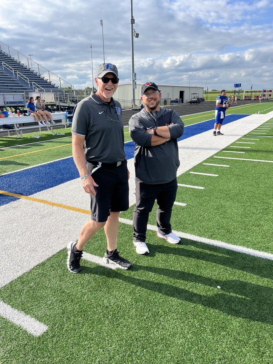 A familiar face will be on the opposite sideline tonight. Former FCHS assistant coach Sean Little returns in his first year as HC at Southport. Catch the live broadcast here: youtube.com/live/Vz4LeTbXH…