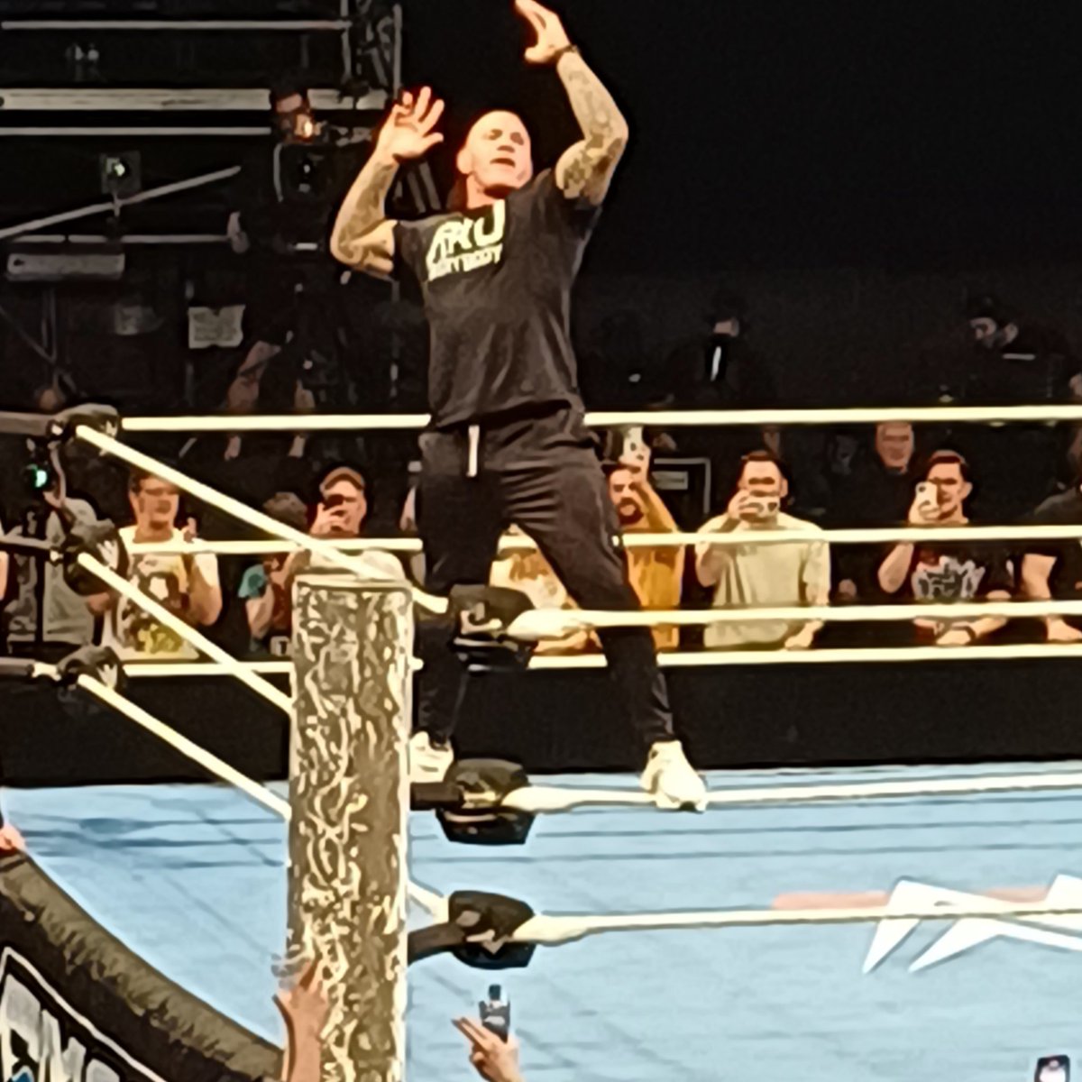 DanielGumble1's tweet photo. The Goat 🐐
@wwe @RandyOrton
 #WWEDublin https://t.co/itgJf90GoZ