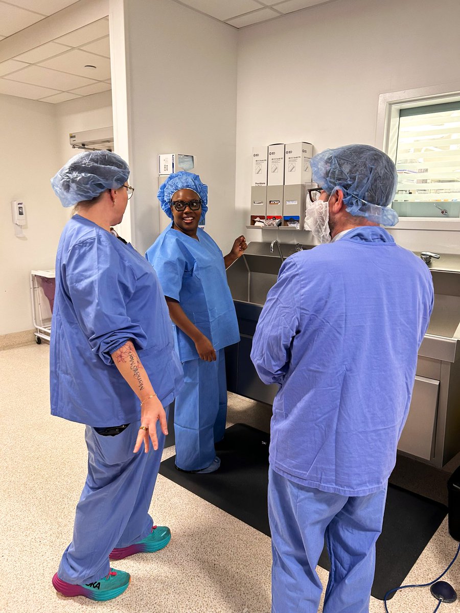 Lindsey_HTC's tweet photo. Thank you @ClevelandClinic Weston for the warm hospitality today 🤝 Excited for partnership opportunities for our Surgical Tech and Central Sterile students, creating career pathways, hands-on experience, and future job opportunities. #YourBestChoiceMDCPS #StepUpToSuccess https://t.co/jgxrMWUNt3