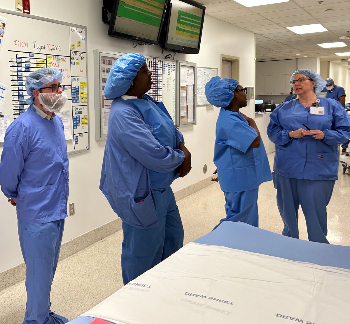 Lindsey_HTC's tweet photo. Thank you @ClevelandClinic Weston for the warm hospitality today 🤝 Excited for partnership opportunities for our Surgical Tech and Central Sterile students, creating career pathways, hands-on experience, and future job opportunities. #YourBestChoiceMDCPS #StepUpToSuccess https://t.co/jgxrMWUNt3