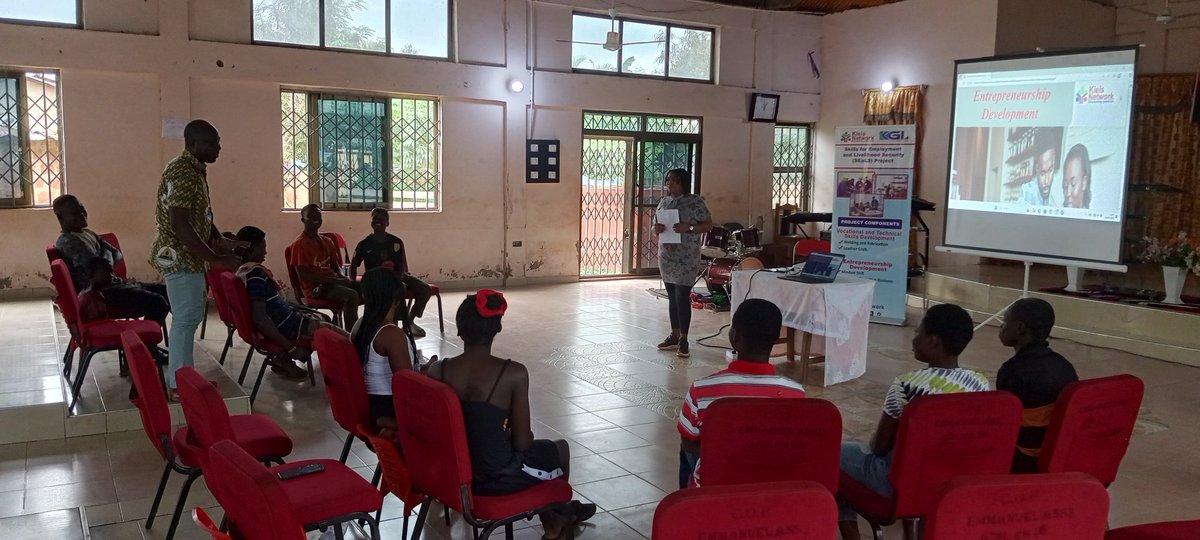 Kleisnetwork's tweet photo. Today's training session was profoundly insightful as our new entrants shifted mindsets and leveraged entrepreneurial development opportunities. The SEaLS Project is making #meaningfulimpact. Thank you @FoundationKgl for the kind support. 
#shifted #mindsets #entrepreneurial https://t.co/IvtuPESZW5