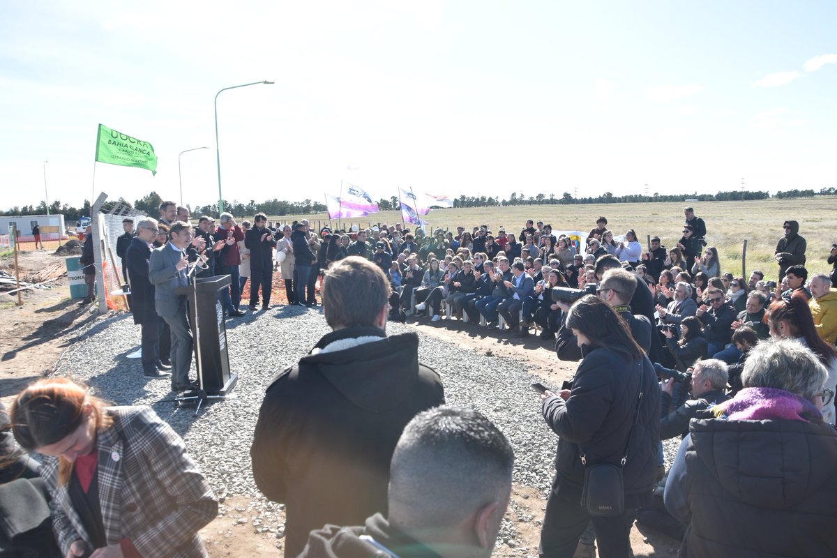 BRodriguez_IW's tweet photo. El gobernador @Kicillofok visitó Bahía y ahí estuvimos para acompañarlo 💙

Junto al intendente @fsusbielles recorrió obras que la PBA está impulsando para que la comunidad de todo nuestro distrito pueda recuperarse, salir adelante y vivir mejor. https://t.co/ycLeZTm0Vg