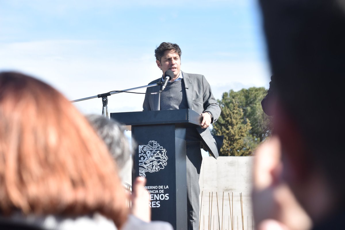 El gobernador <a href="/Kicillofok/">Axel Kicillof</a> visitó Bahía y ahí estuvimos para acompañarlo 💙

Junto al intendente <a href="/fsusbielles/">Federico Susbielles</a> recorrió obras que la PBA está impulsando para que la comunidad de todo nuestro distrito pueda recuperarse, salir adelante y vivir mejor.