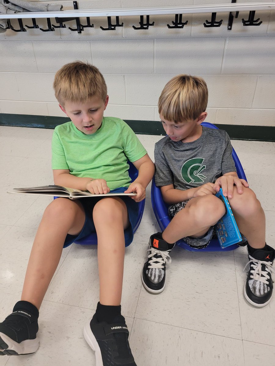 smith1st's tweet photo. Friday reading fun! Check out these awesome readers! #mvesgainesville #firstgraderocks https://t.co/KnDAlAjUNj