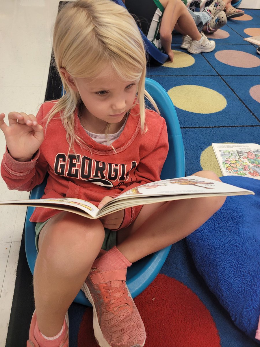 smith1st's tweet photo. Friday reading fun! Check out these awesome readers! #mvesgainesville #firstgraderocks https://t.co/KnDAlAjUNj
