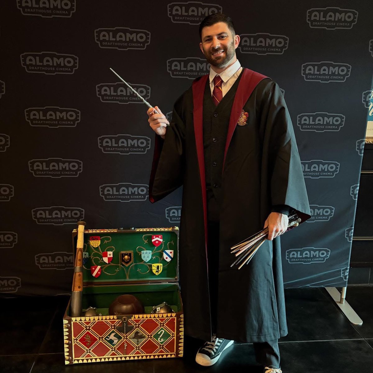 AlamoDC's tweet photo. Wands at the ready, witches and wizards — our #HarryPotter retrospective series is in full swing. Return to Hogwarts this weekend with a 20th (!) anniversary screening of THE GOBLET OF FIRE — tickets at https://t.co/azbx7r7NDa.

Magical cosplay by @Seattlesbeauty &amp; Supermanfitt https://t.co/nVo3HUeohc