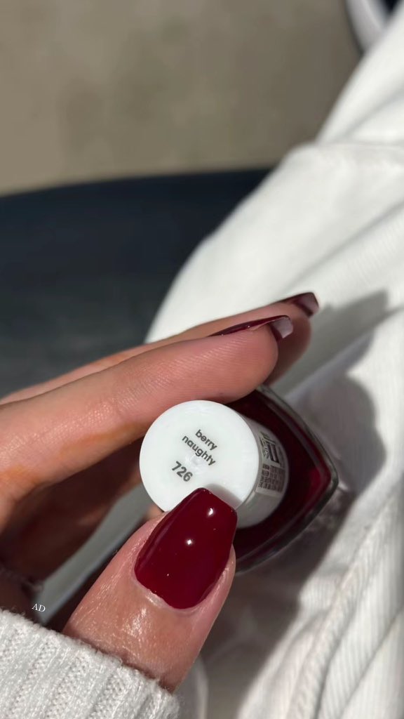 مناكيـر ايسي ♥️♥️♥️