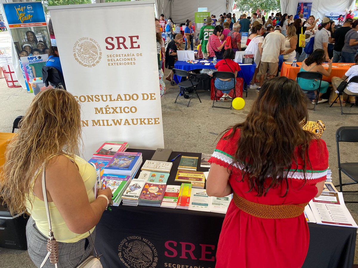 ConsulMexMKE's tweet photo. 📌 El @ConsulMexMKE ya se encuentra presente en @MexicanFiesta. Visita nuestra mesa del 22 al 24 de agosto, con información sobre #protecciónpreventiva, turismo, trámites, servicios y programas comunitarios. #AcércateATuConsulado #DiplomaciaTurística https://t.co/OMVXWs4mzv