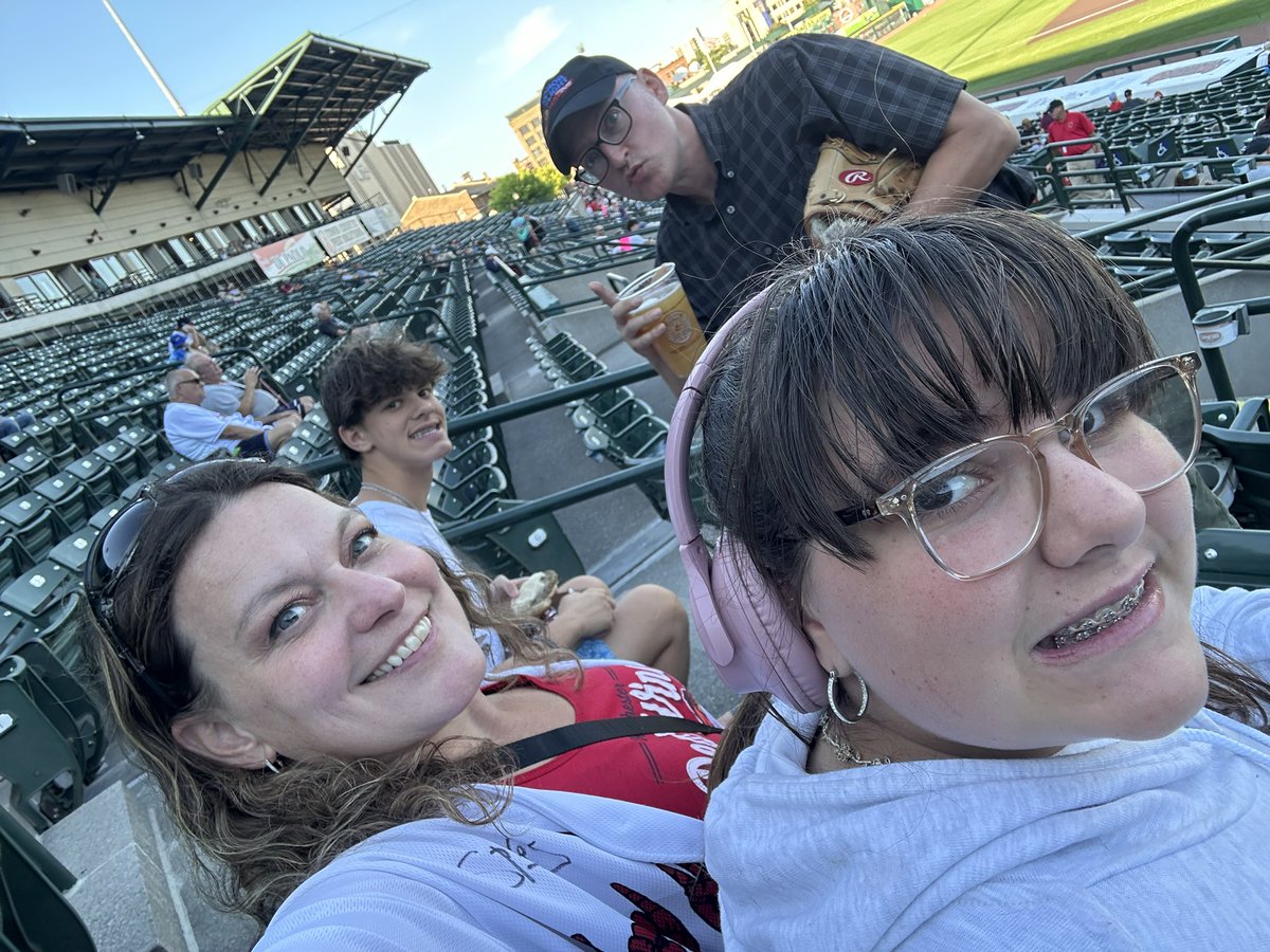 HCHenry1's tweet photo. #rocthesummer https://t.co/aWWlAs9Mt0