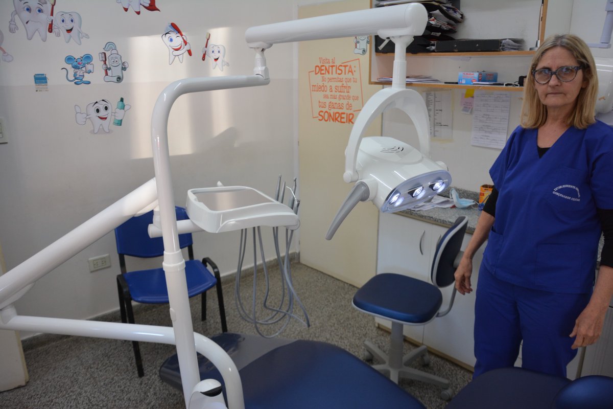 ZiliottoSergio's tweet photo. Seguimos fortaleciendo la red provincial de salud.
MÁS EQUIPAMIENTO ODONTOLÓGICO

Se trata de 12 nuevos sillones odontológicos, ergonómicos, modernos y de calidad, que fueron asignados estratégicamente para ampliar la cobertura en todo nuestro territorio.

Este equipamiento se complementa con las unidades móviles odontológicas que recorren las localidades, atienden a comunidades específicas y llegan hasta zonas donde el acceso es limitado.

Es nuestra manera de estar cerca de las familias, de los niños y niñas, y de brindar una atención de calidad. Es nuestra forma de #DefenderLaPampa, con un Estado presente y eficiente en toda la provincia.

+info 👉 https://t.co/sC1SzO1bDj