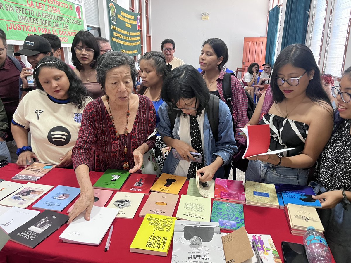 epsecundario's tweet photo. Personaje Secundario en Iquitos 💥✌️

Nuestro catálogo presente en el Coloquio literario de la Universidad Nacional de la Amazonía Peruana, junto a libros de Intermezzo Tropical y Alina Gadea. Esta noche, en Casa Blanca, también los podrán encontrar a precio de feria. 📚🔥 https://t.co/g049czwgTY