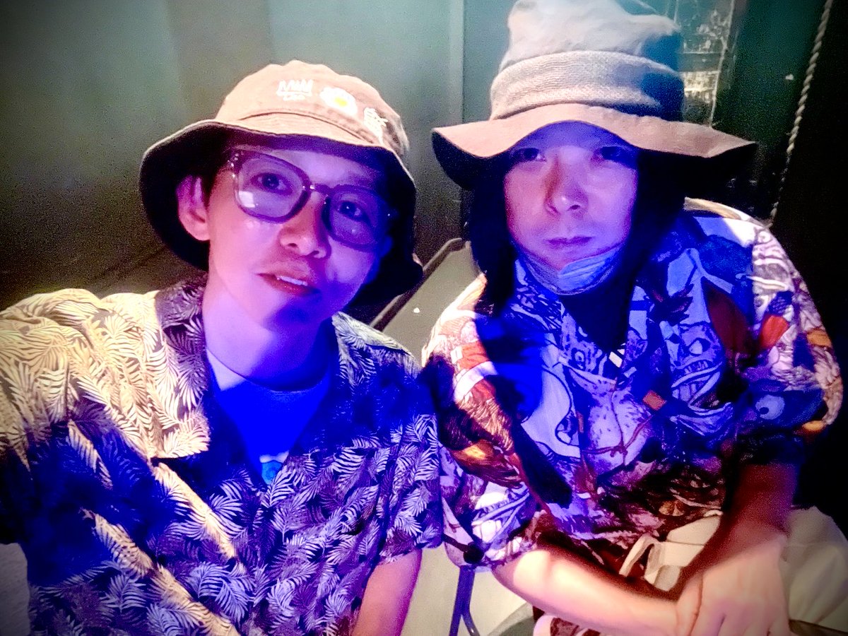 昨日久々にぺぺに会ったらアロハシャツにハット被って双子コーデ👬